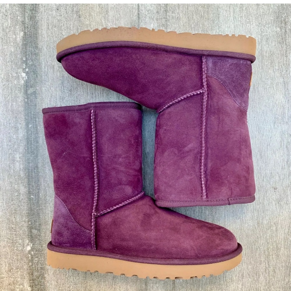 NWT UGG Classic II Genuine Shearling Lined Boots